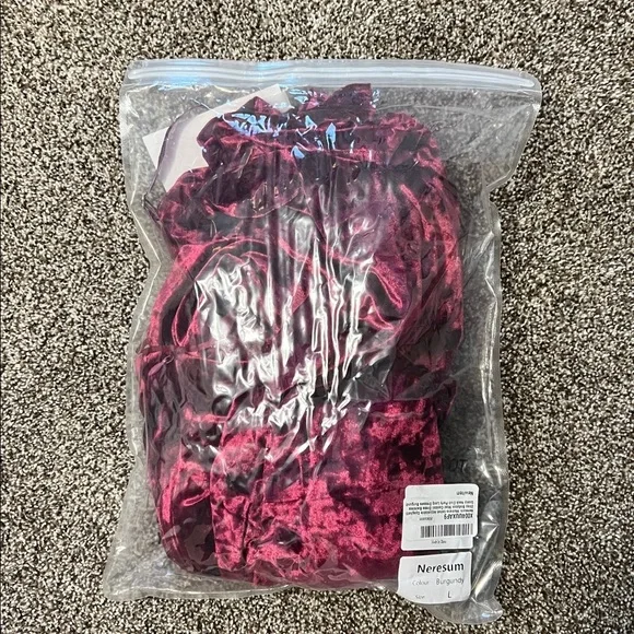 NWT Burgundy Velvet Long Dress Size Large - Picture 5 of 5